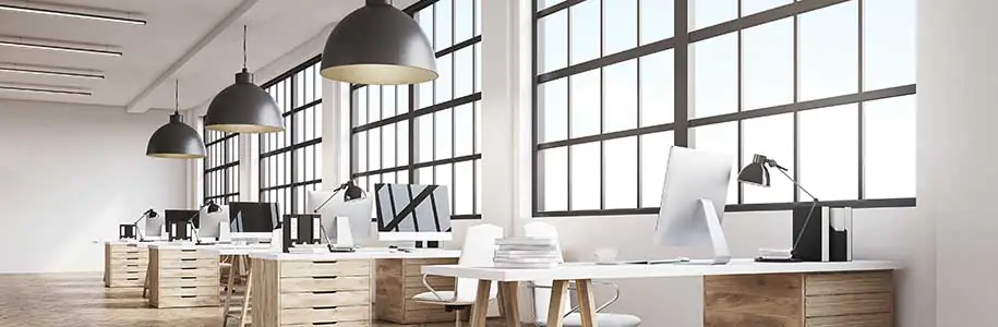 Moderne LED belysning p&aring; et kontor